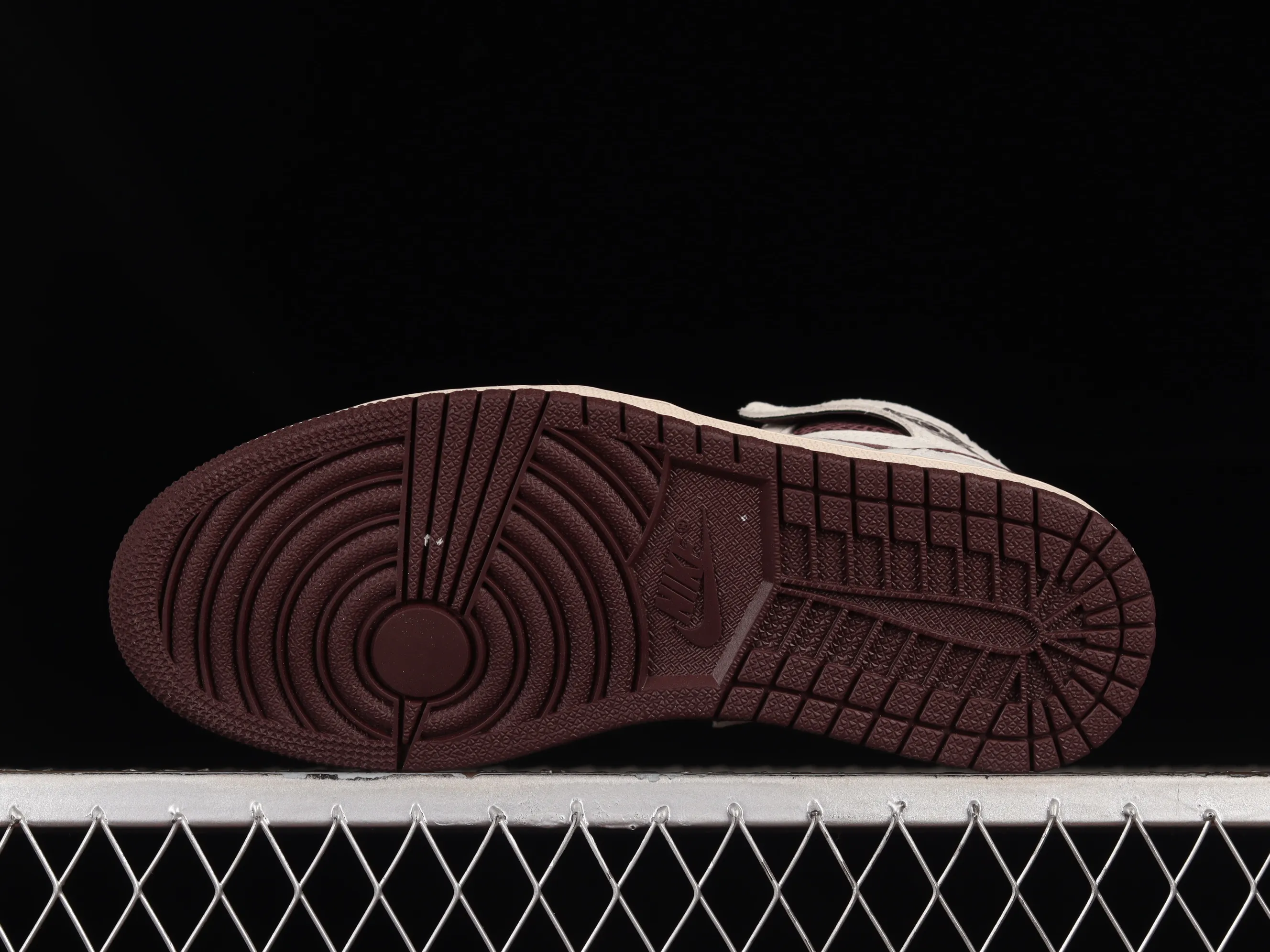 All categories Air Jordan Jordan series basketball shoes Air Jordan 1 High LJR version A Ma Maniere x Air Jordan 1 High OG AJ1 Joe 1 joint model snakeskin pattern high-top basketball shoes DO7097-100